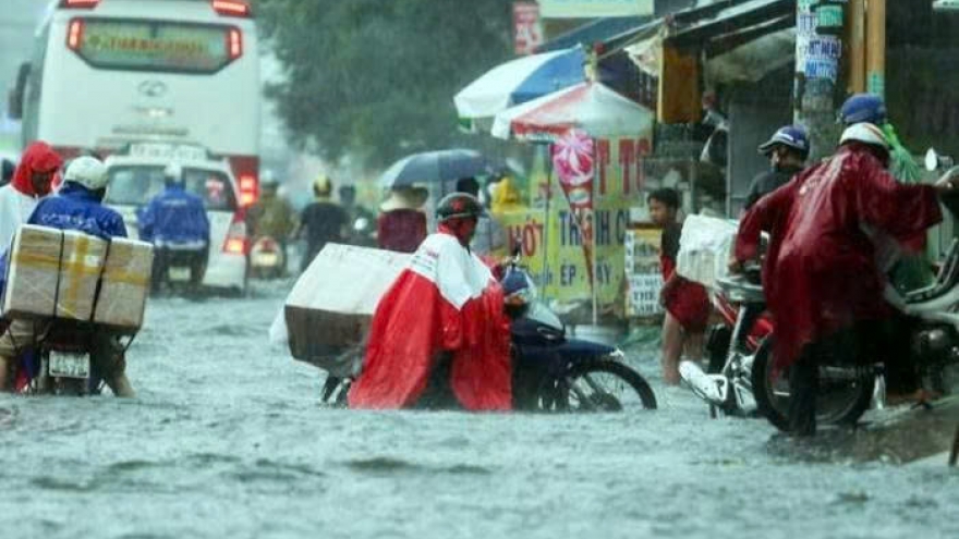 Mưa lớn Trung Bộ, cảnh báo lũ quét sạt lở